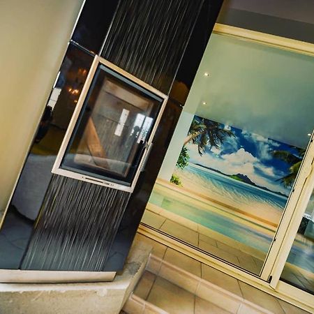 Maison Piscine Interieure Et Garage ทรัวส์ ภายนอก รูปภาพ