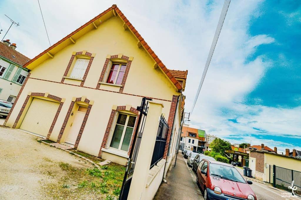 Maison Piscine Interieure Et Garage ทรัวส์ ภายนอก รูปภาพ