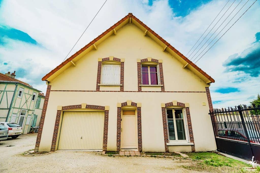 Maison Piscine Interieure Et Garage ทรัวส์ ภายนอก รูปภาพ